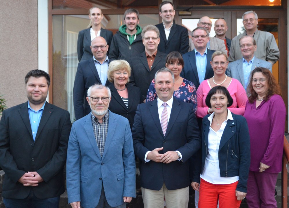 Der neugewählte CDU-Stadtverbandsvorstand vor dem Evangelischen Gemeinehaus in Hassel
