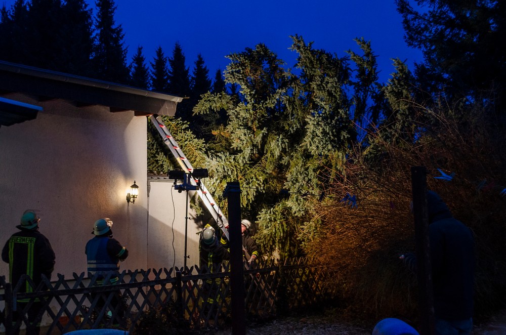 Glimpflich ausgegangen: in der St. Ingberter Straße stürzte ein Baum auf ein Wohnhaus